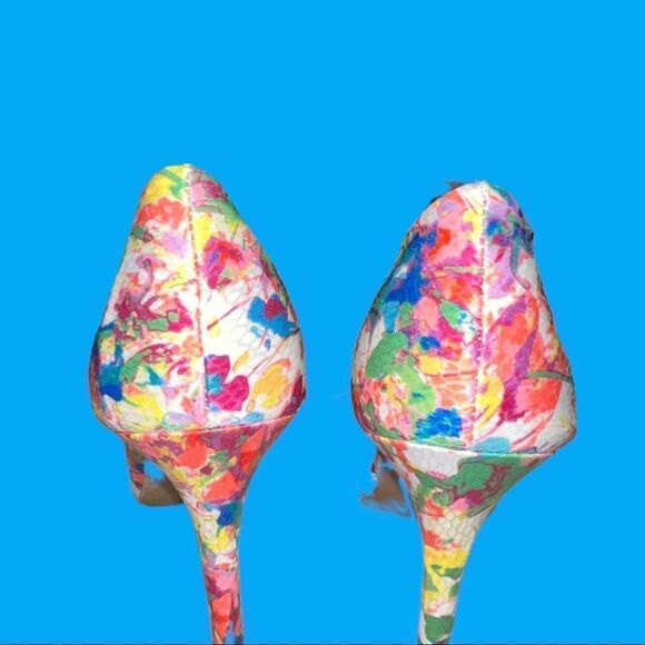 Ana! Next to new! Super nice pleasingly floral design with snake skin look! - Picture 6 of 7